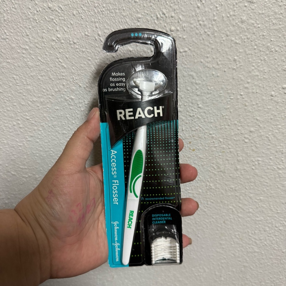 NOS Reach Access Flosser white green Handle 6 Floss Refills Disposable Heads